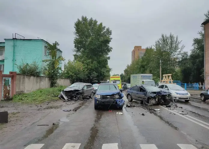 На улице Семафорной в Красноярске в ДТП погиб человек