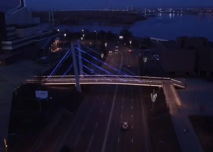 В Красноярске пешеходный мост «Арфа» на Стрелке стал музыкальным