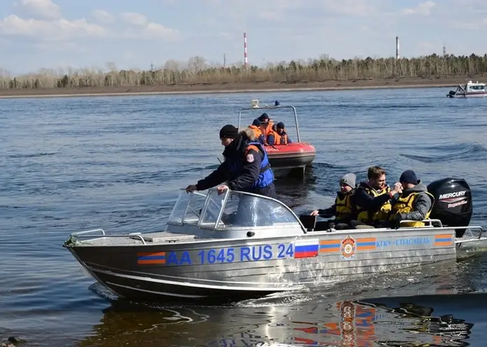 В Красноярском крае перевернулась лодка с 41-летним рыбаком