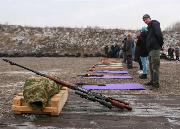 Красноярские журналисты приняли участие в учебных стрельбах полиции
