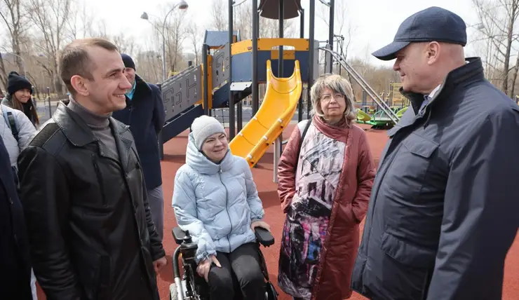 На острове Отдыха в Красноярске построили первый в городе инклюзивный парк