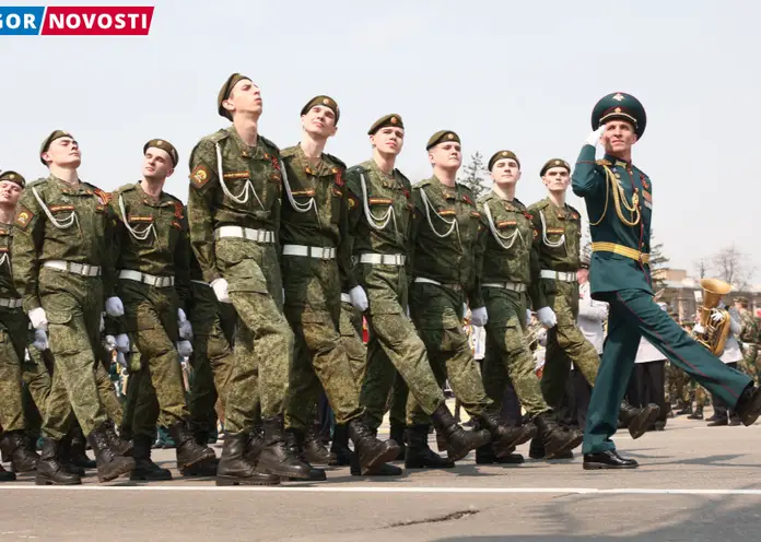 В Красноярске на площади Революции прошел парад в честь Дня Победы