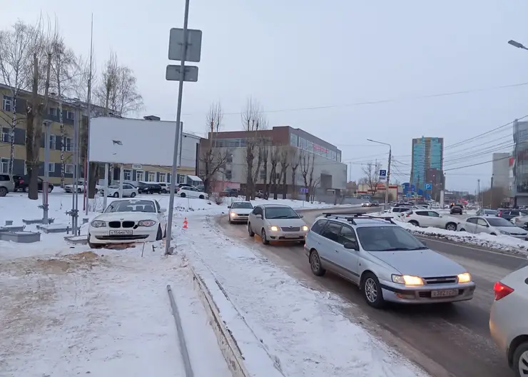 В Красноярске женщина на BMW сбила 8-летнего ребенка на тротуаре