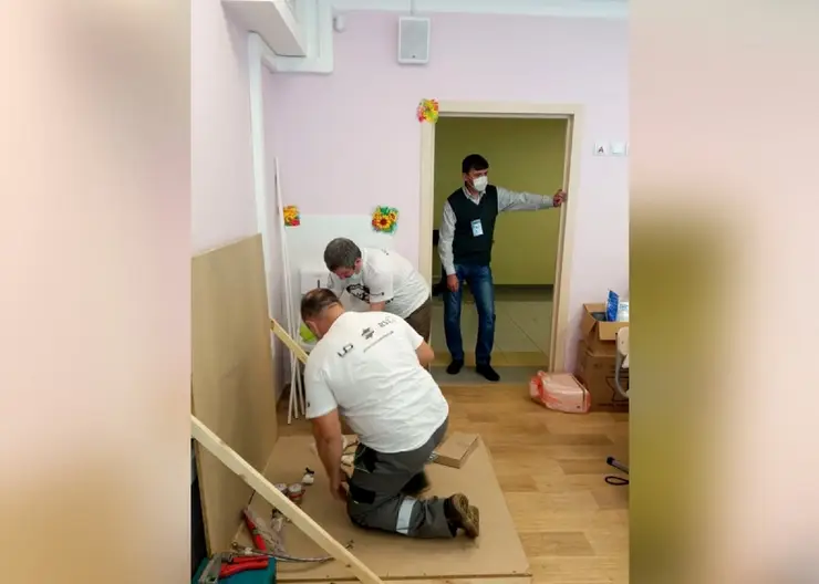 Сантехники Красноярска научили школьников устанавливать краны и счётчики