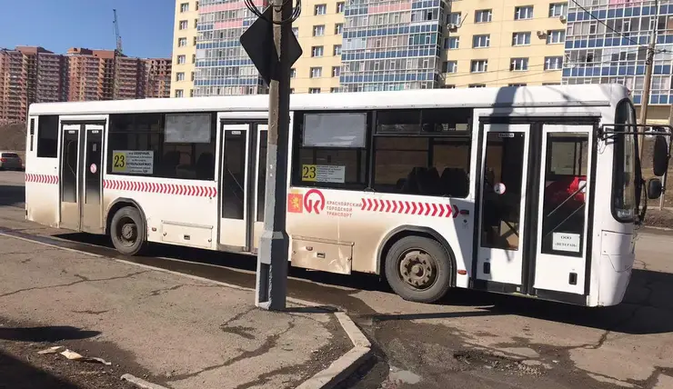 В Красноярске водитель маршрута № 23 сбил мужчину в Солнечном