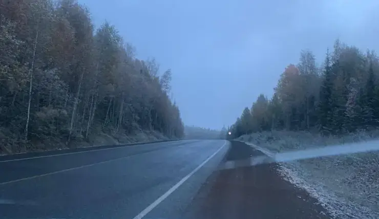 На трассе Красноярск – Абакан температура опустилась до нуля и выпал снег