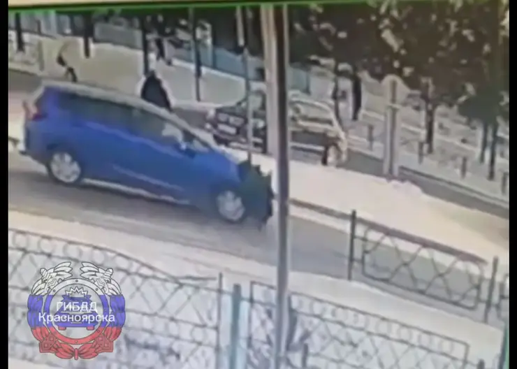 В Красноярске водитель сбил 8-летнего мальчика на пешеходном переходе около школы № 3