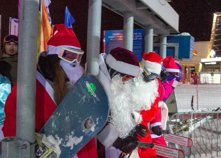 В Красноярске пройдет массовое катание Дедов Морозов и Снегурочек