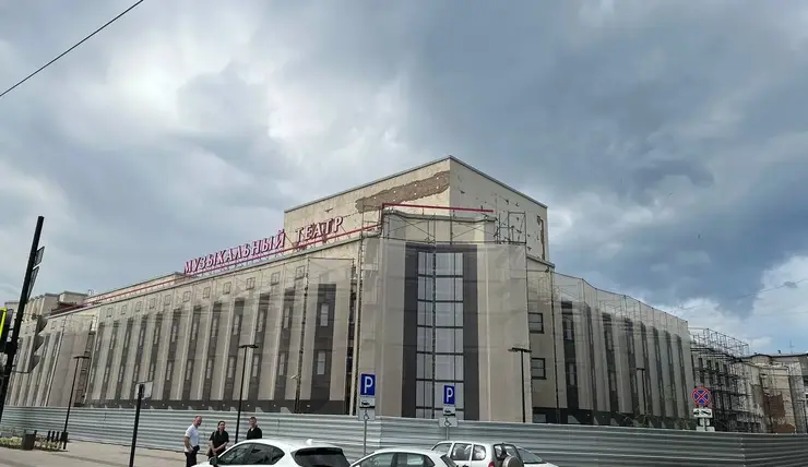 В Красноярске ремонт фасада Музыкального театра должны завершить до конца 2023 года