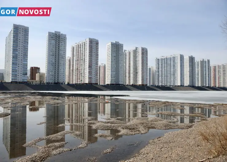В Красноярске снизился уровень воды в Енисее