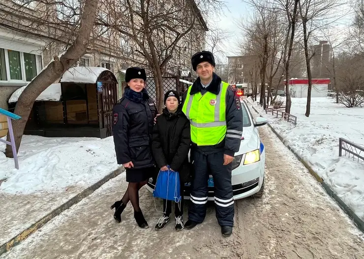В Красноярске сотрудники ДПС исполнили мечту 11-летнего мальчика Коли