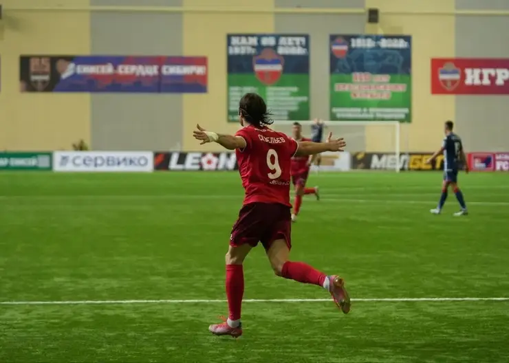 Футбольный матч красноярского «Енисея» с саратовским «Соколом» состоится в манеже
