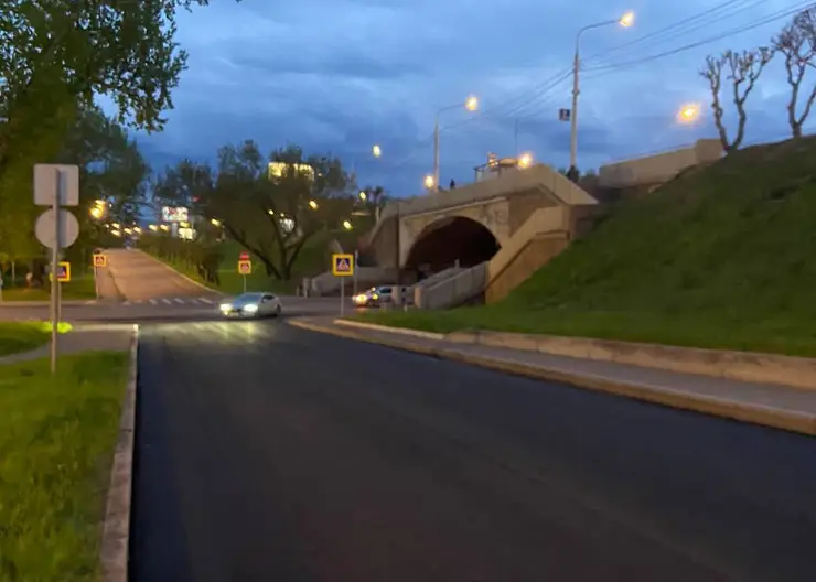 В Красноярске укладка асфальта на съездах Коммунального моста приостановлена из-за дождей