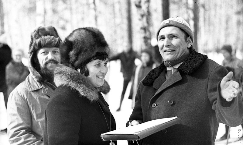 На лыжных соревнованиях в берёзовой роще Академгородка, 1974 год.