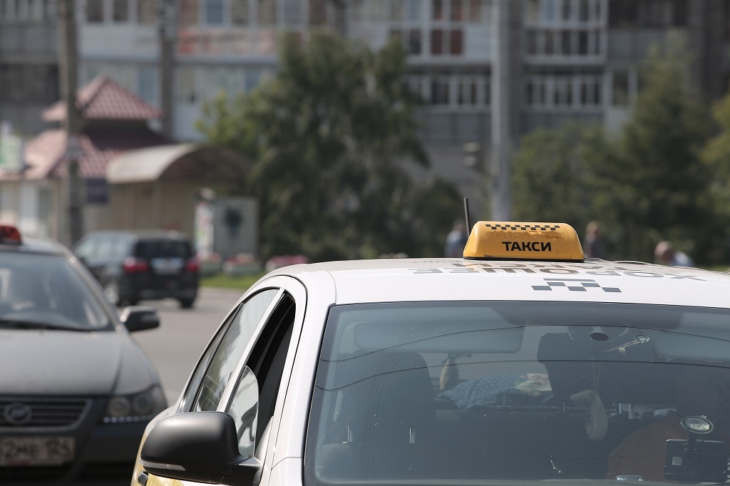 Водитель такси красноярск