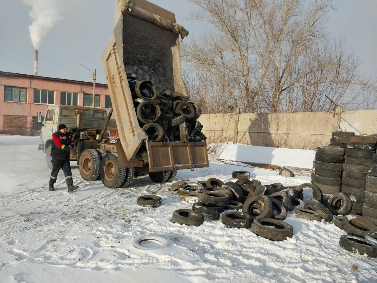 Красноярский завод резиновой крошки бесплатно принимает старые шины на ...