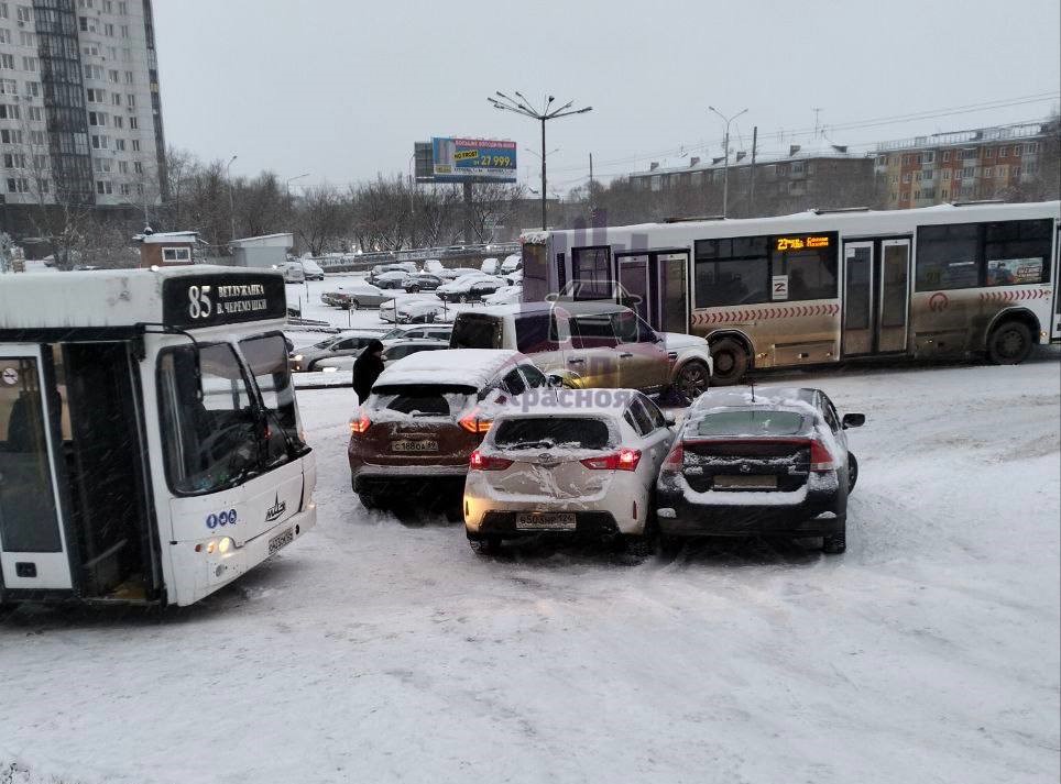 ДТП на въезде на Октябрьский мост. 