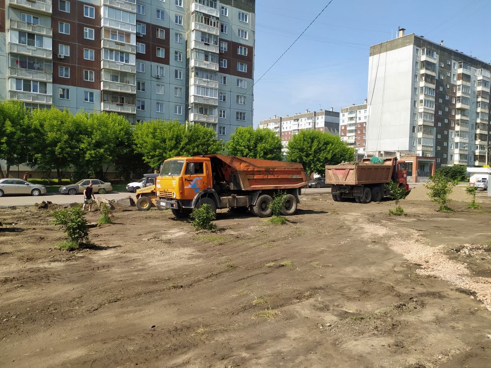 Мэр Красноярска проверил благоустройство новых скверов Красноярска