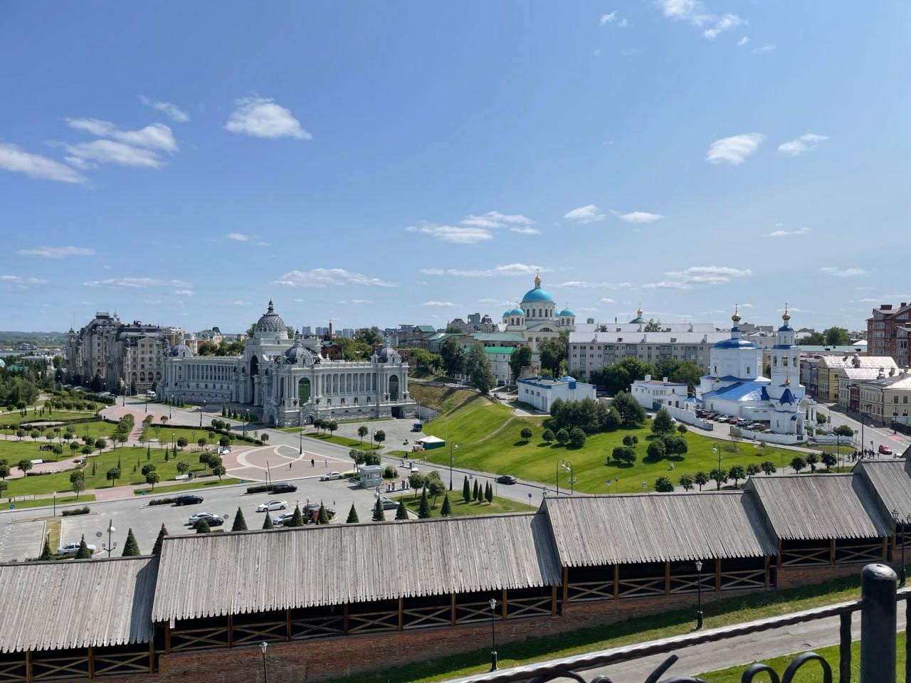 Вид на город со смотровой площадки кремля. 