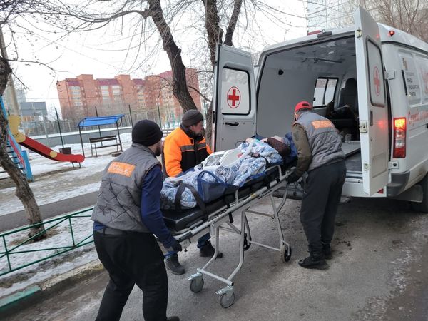 В Красноярске врачи транспортировали в больницу паллиативную пациентку и спасли ее