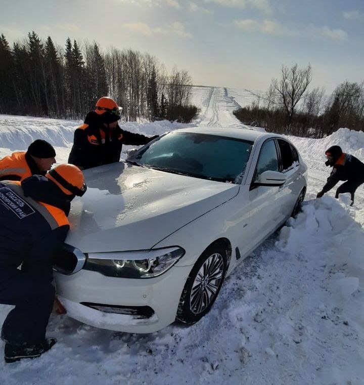 Под Красноярском застрявший в снегу автомобиль нашли с помощью ЭРА-ГЛОНАСС
