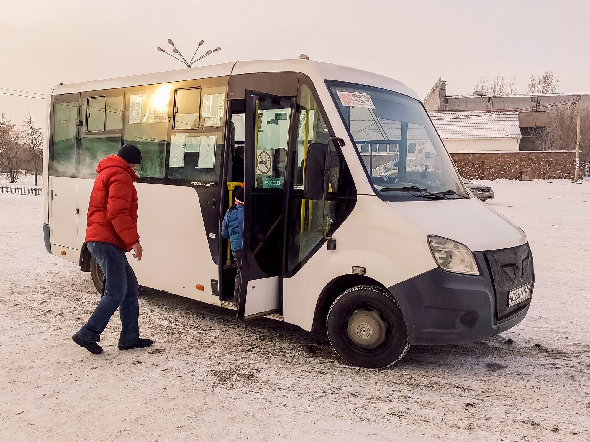 В Красноярске перевозчик дачного маршрута отказывается возить пенсионеров с социальными картами