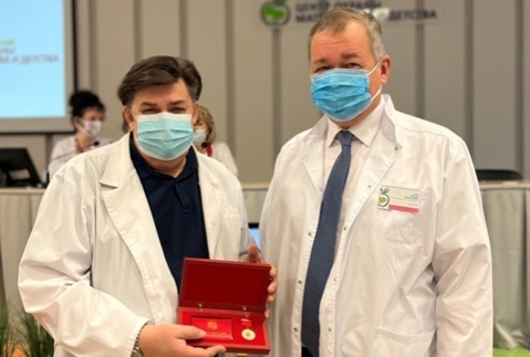 Красноярским врачам центра охраны материнства и детства вручили почетные награды