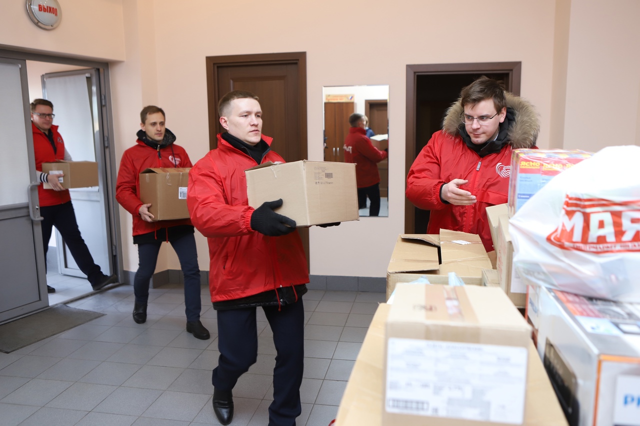 Волонтеры КрасЖД собрали более тонны гуманитарной помощи для ДНР и ЛНР
