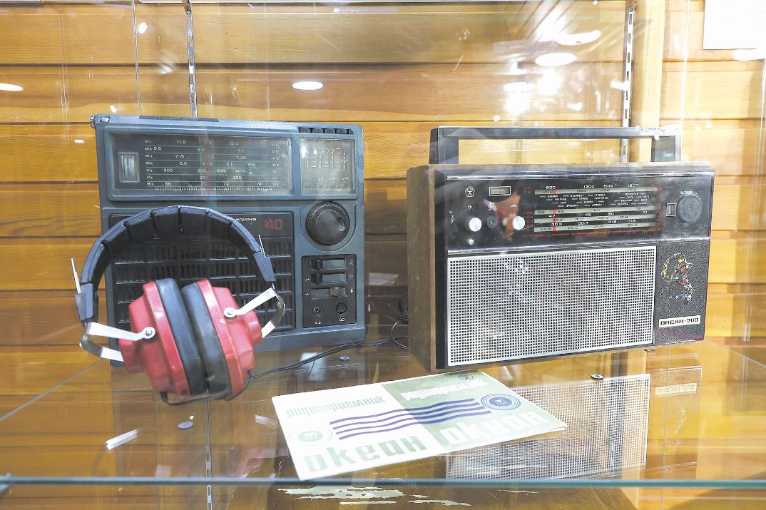 Радио вднх. Радиоприемники разных эпох. Выставка радио. Выставка радиоприемника музей. Выставка ко Дню радио.