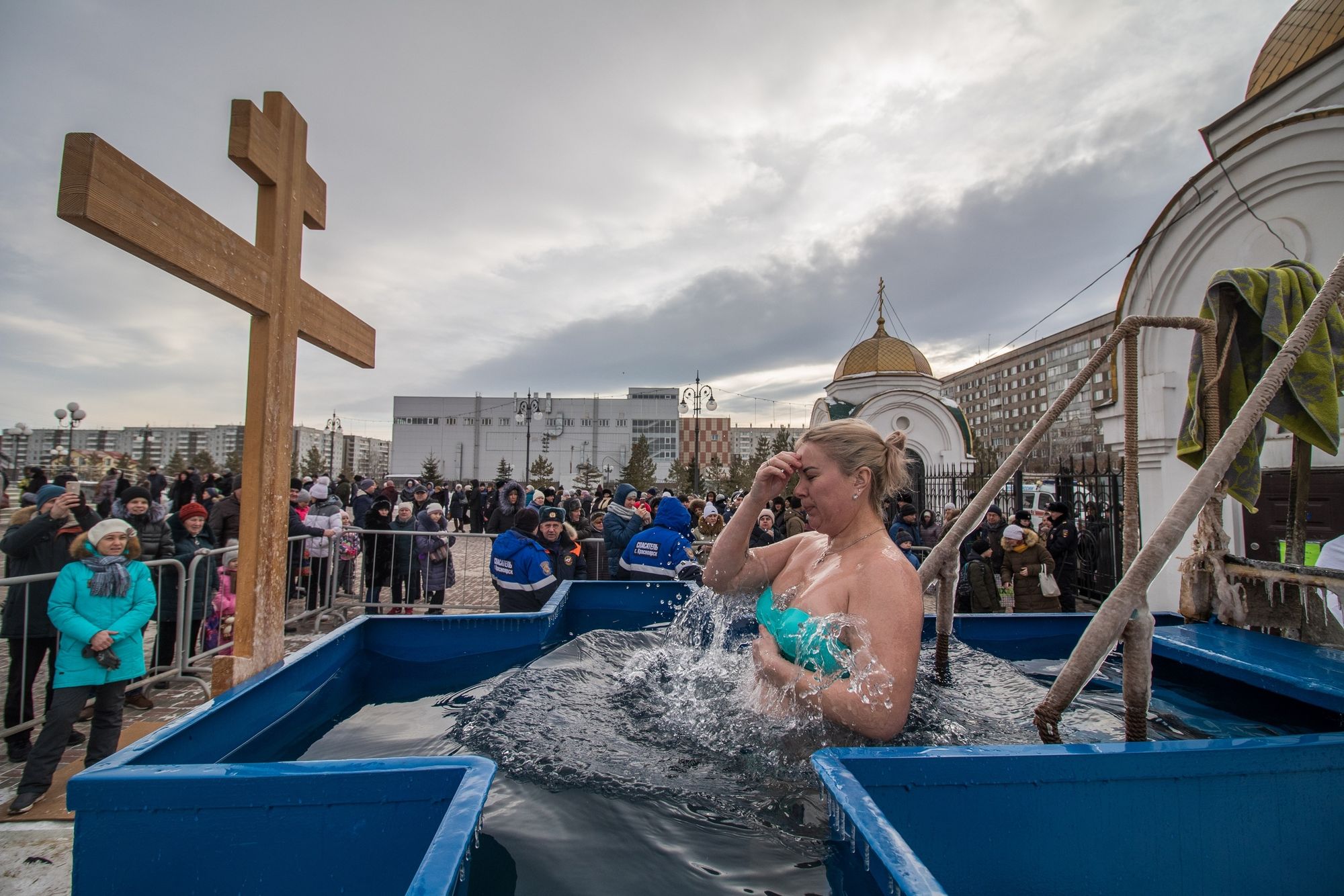 Фото крещение в проруби на крещение
