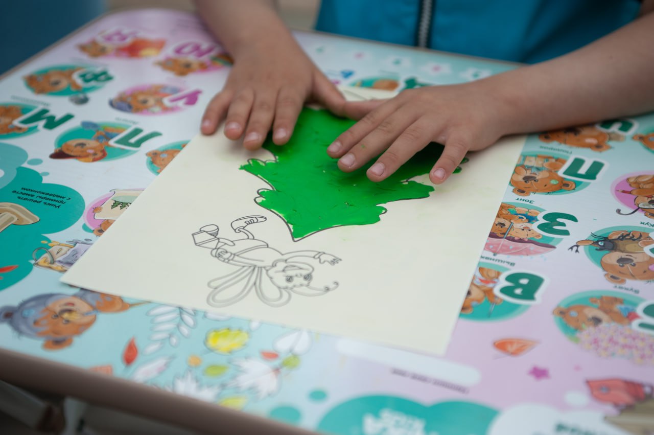 Адаптированная версия раскраски «Наш Свердловский — самый самый!» для слабовидящих детей.