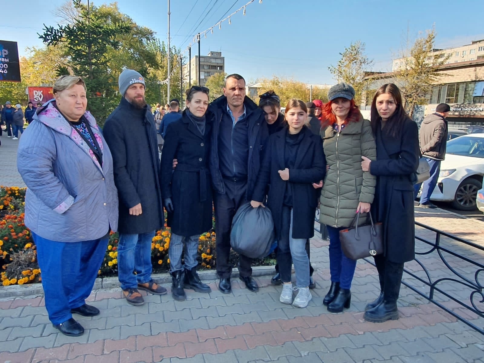 Две спортивные школы Красноярска проводили на фронт своих сотрудников
