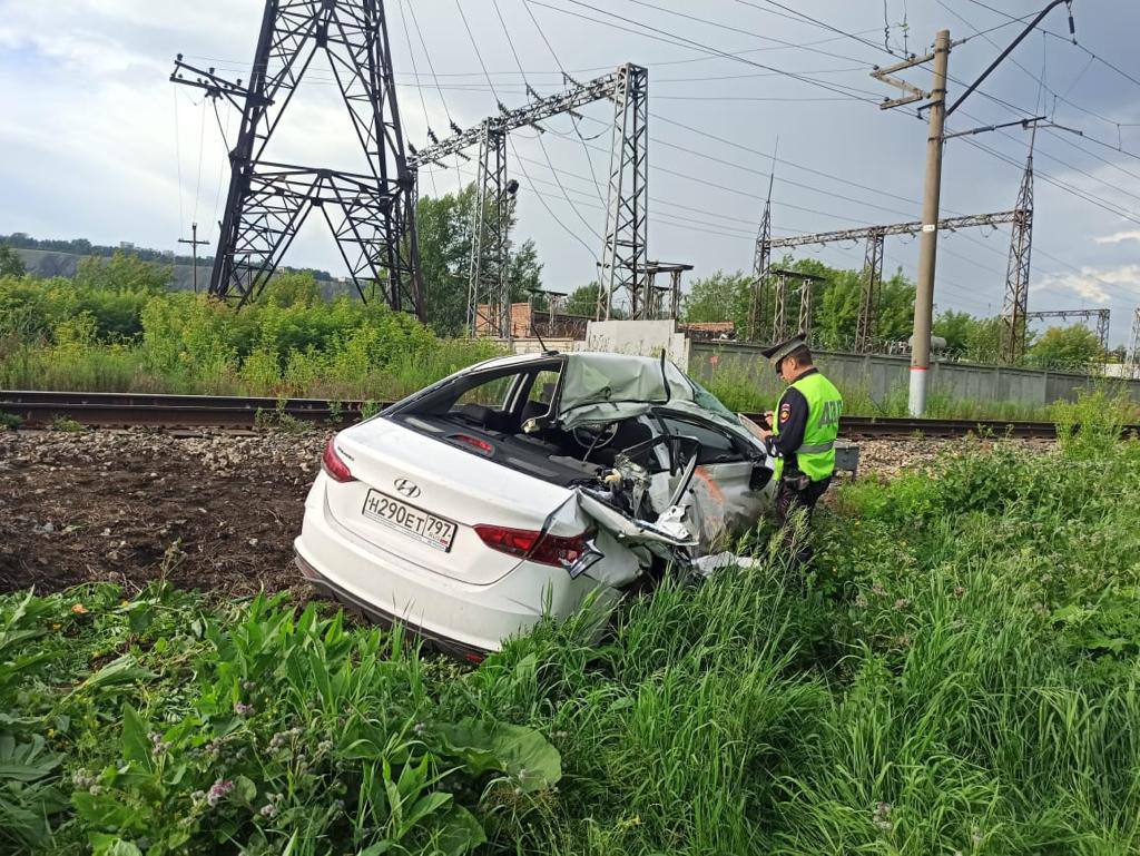 В Красноярске на Свердловской столкнулись электричка и Hyundai Solaris -  Gornovosti.Ru