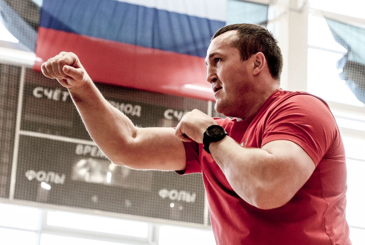 Чемпион мира по боксу Денис Лебедев провел мастер-класс в Красноярске
