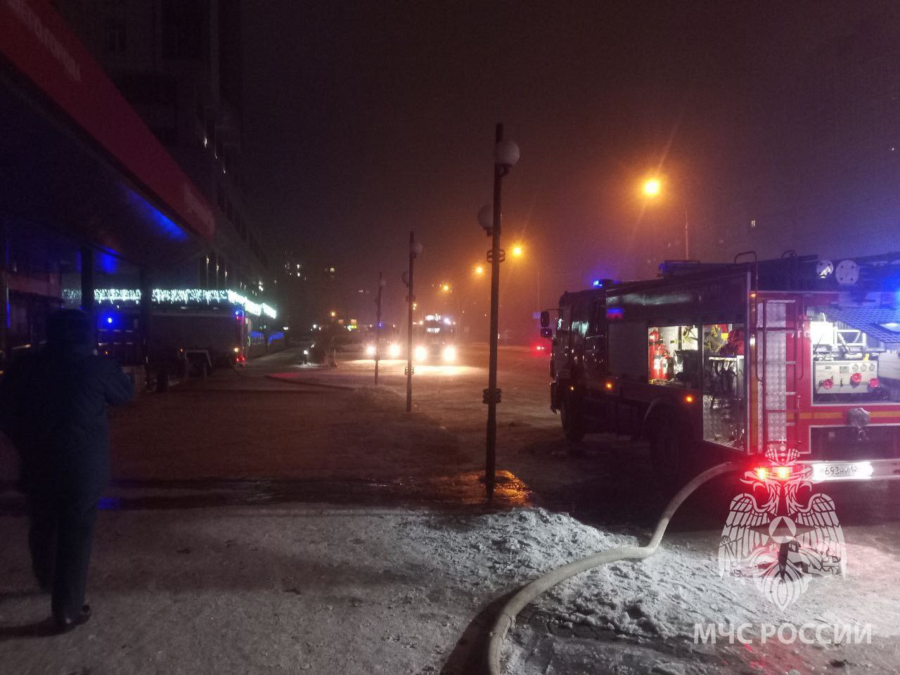 В Красноярске утром 30 ноября загорелся ТК «Взлетка Plaza»