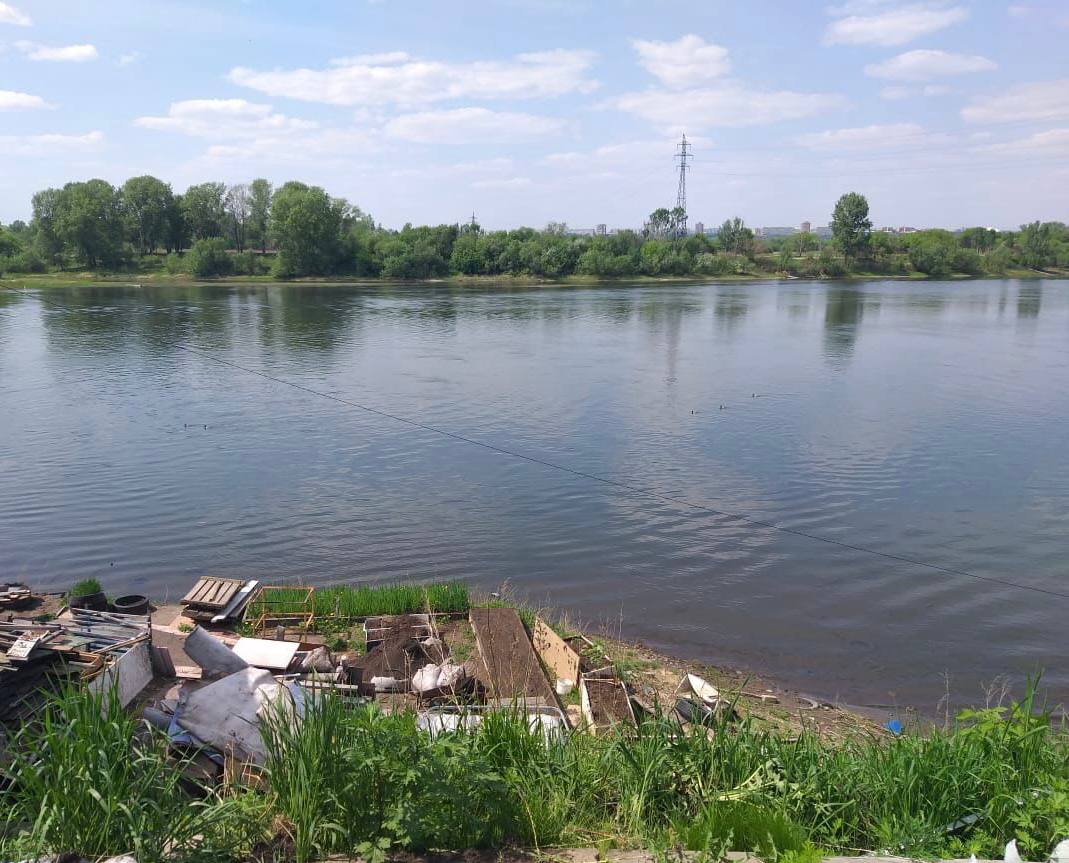 В Красноярске 7-летняя девочка спасала мячик и утонула в Енисее
