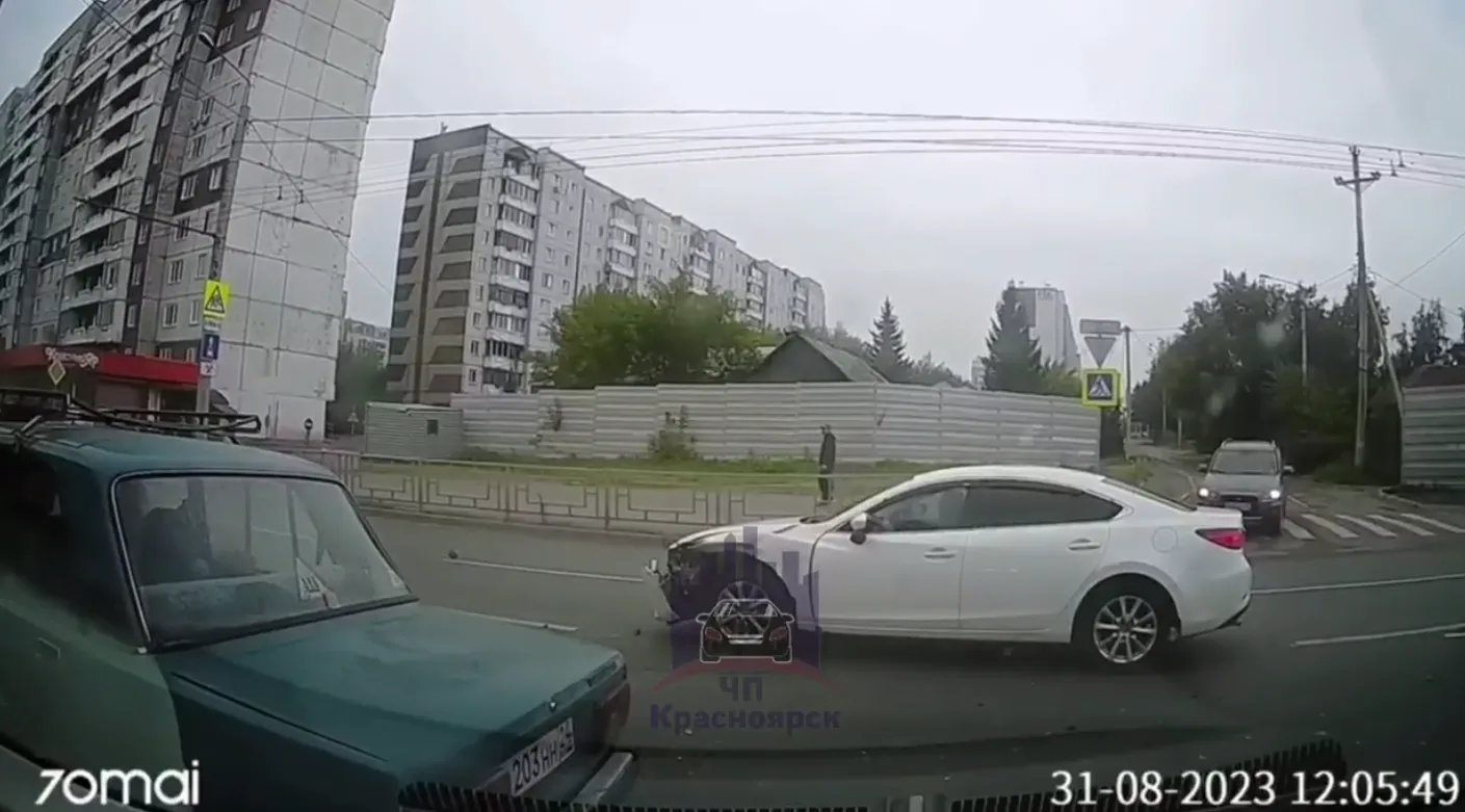 В Красноярске на улице Красной Армии произошло массовое ДТП с пострадавшими