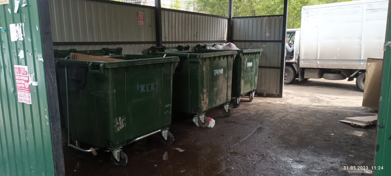 На левобережье Красноярска продолжают обновлять контейнерный парк