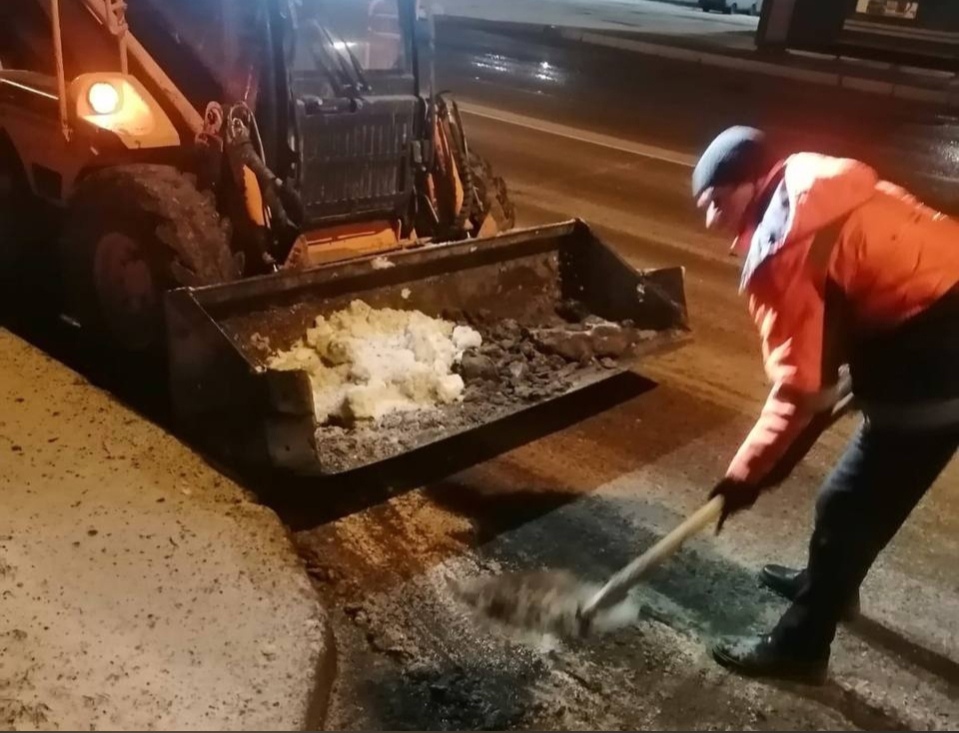 Красноярские дорожники вновь борются со снегом