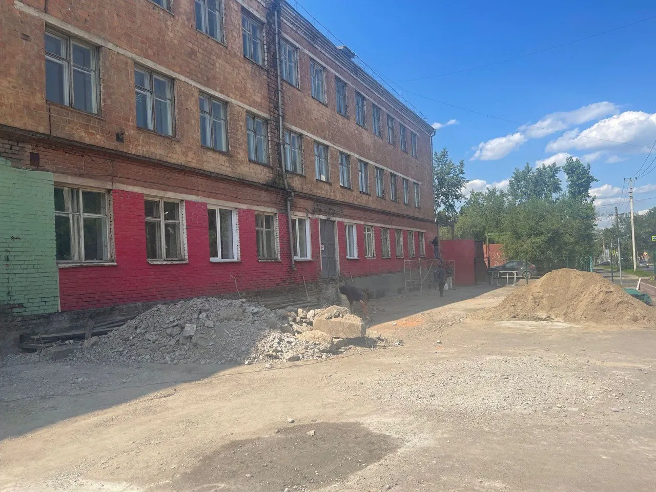 В Красноярске отремонтируют фасад школы № 65