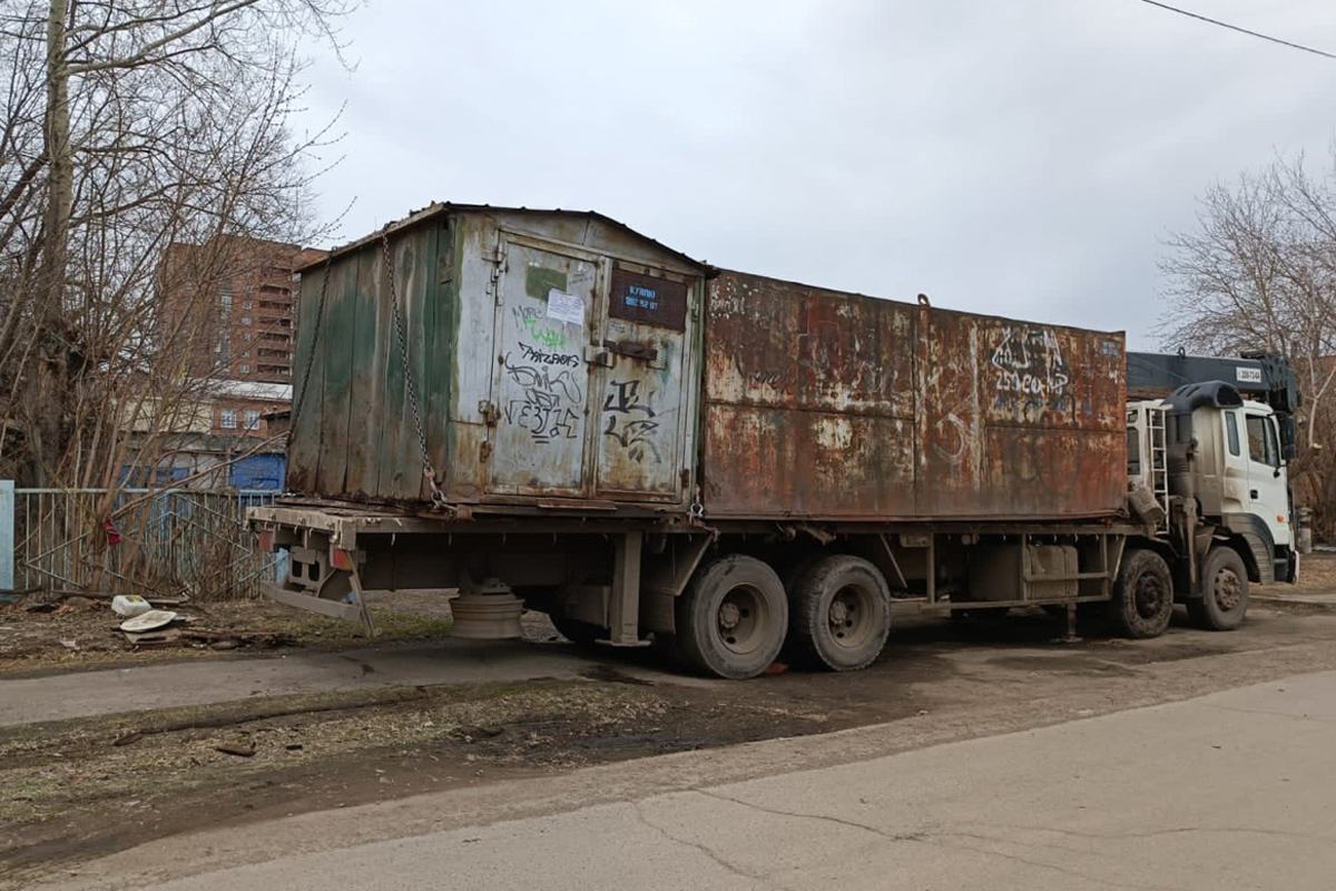 В Кировском районе Красноярска демонтируют самовольно установленные временные сооружения