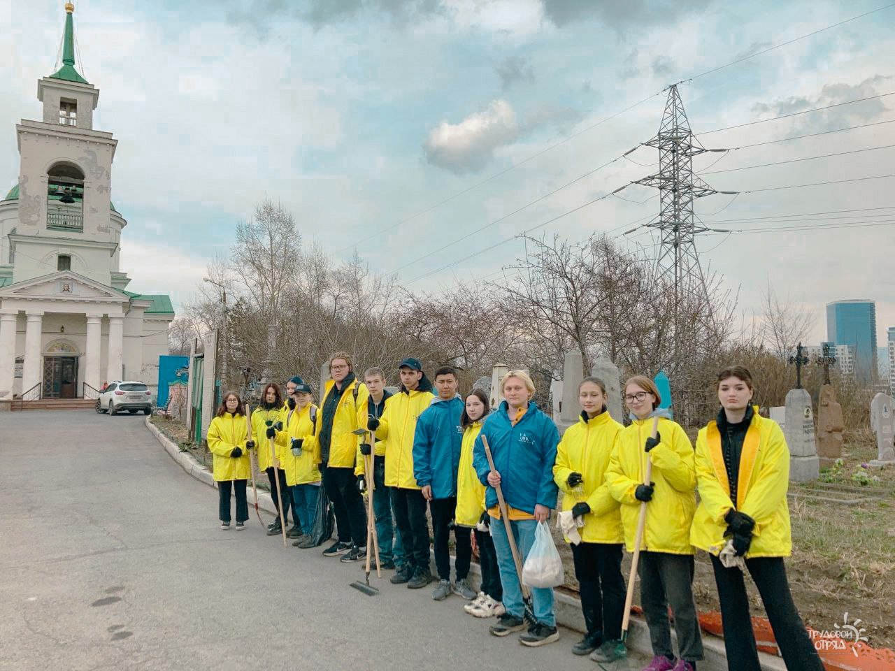 В Красноярске бойцы трудотряда главы города наведут порядок на могилах ветеранов