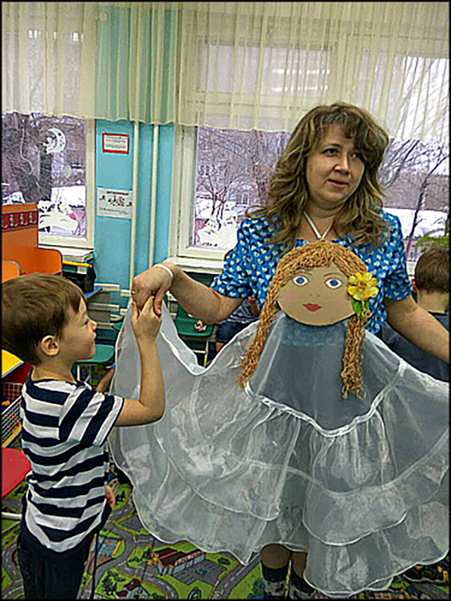 Детский сад 325 Красноярск. Кукла крупная в детском саду. Ростове куклы в детском саду.