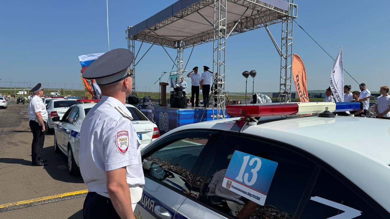 В Красноярске стартовали кольцевые автогонки среди сибирских инспекторов ДПС