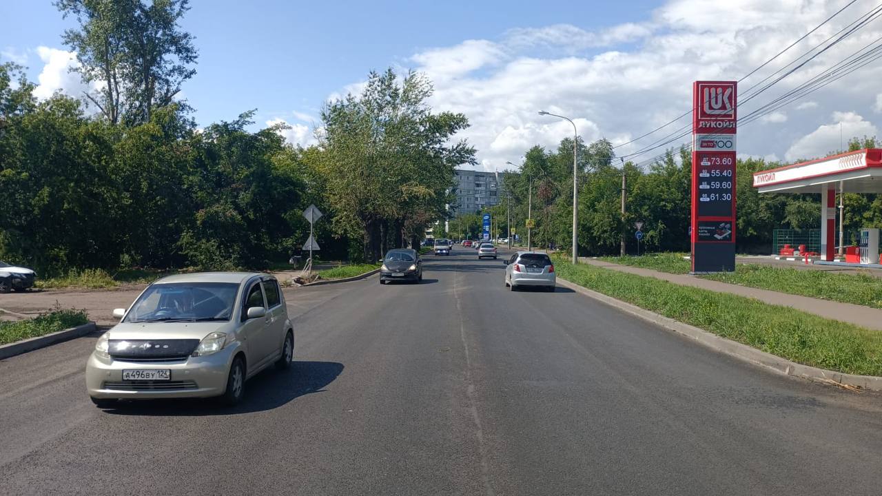 В Красноярске дорожники обновили участок дороги на улице 26 Бакинских Комиссаров.