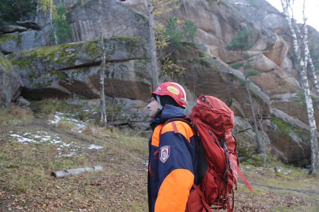 На Красноярских Столбах 14-летняя девочка получила травмы спины и головы