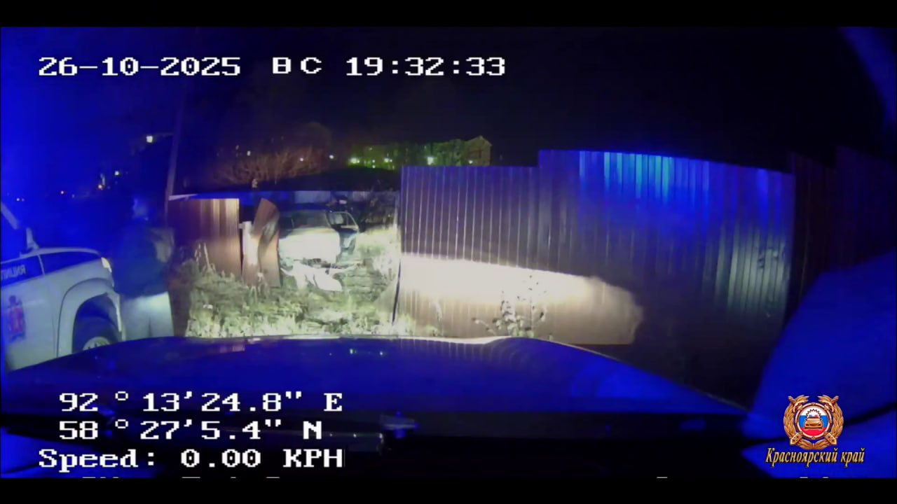 В Енисейске шестеро подростков на ВАЗе въехали в забор