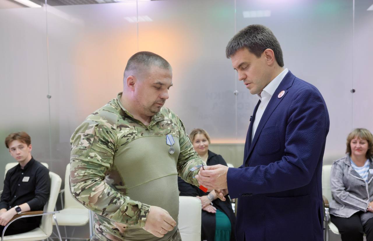 В Красноярском крае ещё двум ветеранам СВО вручили новые автомобили