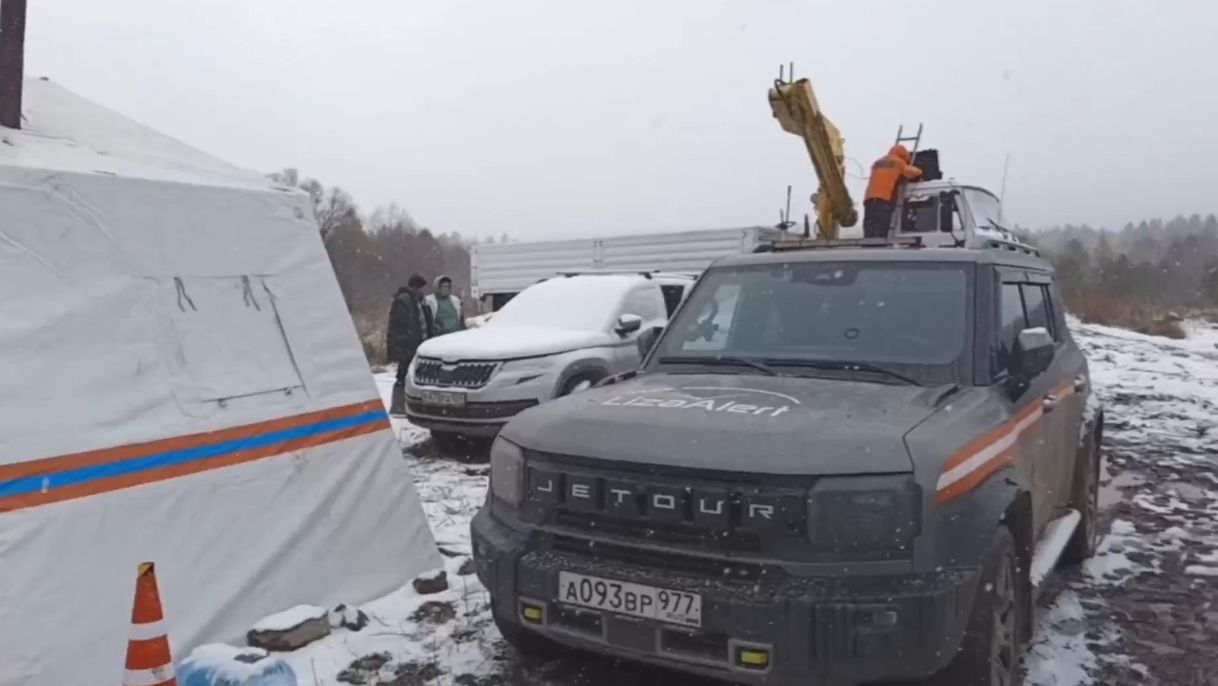 К поиску семьи Усольцевых подключили два вертолета