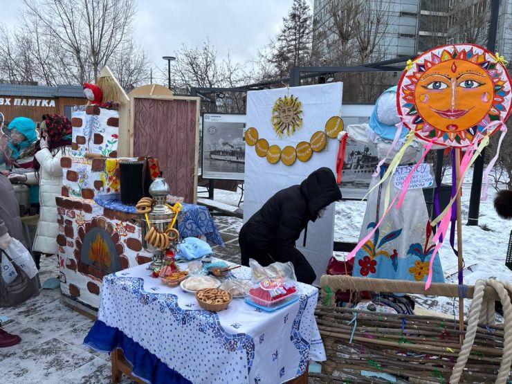 Красноярцы празднуют Масленицу